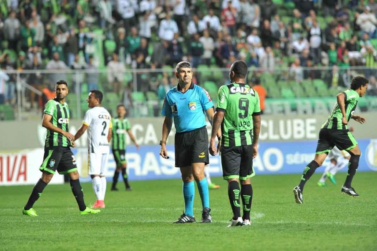 Imagens da partida entre Amrica e Cricima, no Independncia, pela Srie B do Brasileiro