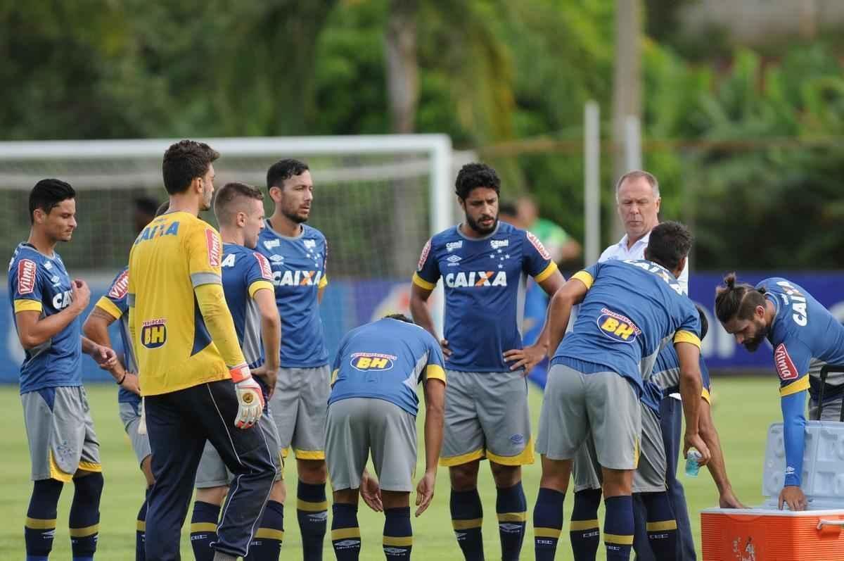 Imagens do jogo-treino entre Cruzeiro e guia, na Toca da Raposa II