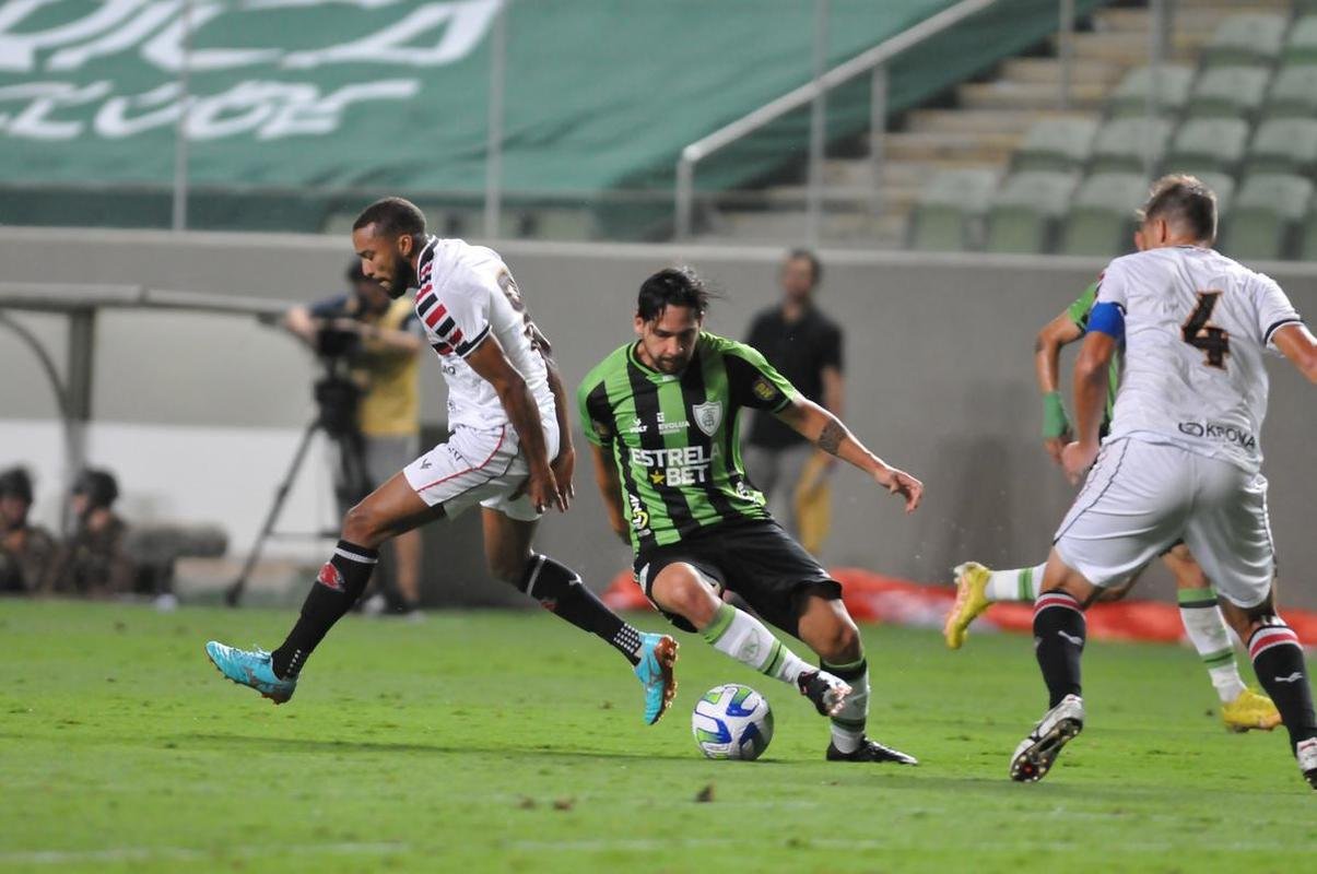 Fotos do jogo entre Amrica e Santa Cruz