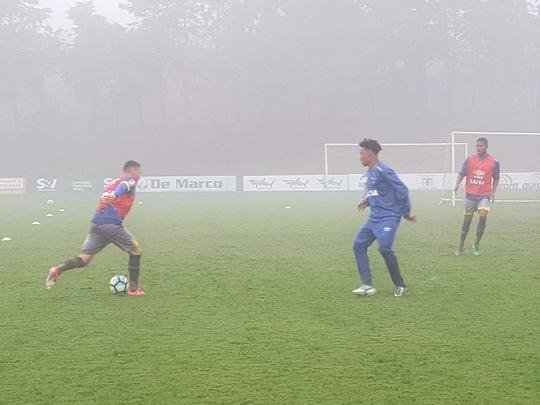 Cruzeiro realizou atividade sob muita neblina em Chapecó-SC, nesta quarta-feira, antes de compromisso contra a Chapecoense