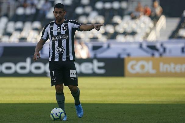 Fotos da vitória do Botafogo sobre o Atlético, por 2 a 1, no Engenhão, pela 18ª rodada do Brasileiro