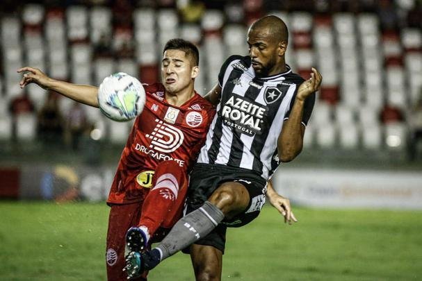 Nos Aflitos, Náutico e Botafogo se enfrentaram pela 2ª fase da Copa do Brasil. Além da classificação, o triunfo valeu uma premiação de R$ 1,5 milhão.