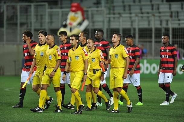 Confira imagens da partida entre Atltico e Vitria, no Independncia