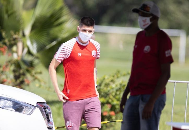 Jogadores, membros da comissão técnica, dirigentes e funcionários do Náutico realizaram testes para Covid-19 na manhã desta sexta-feira; resultados são previstos até a próxima segunda.