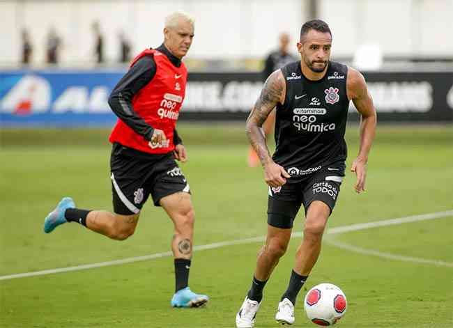 Rger Guedes e Renato Augusto em treino do Corinthians 