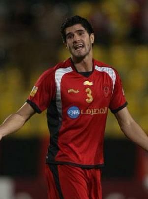 Marcelo Tavares foi contratado pelo Cruzeiro em 2007, mas sempre se recusou a deixar o Mundo Árabe, onde fez carreira. Por isso, foi emprestado duas vezes ao Al-Hilal da Arábia Saudita enquanto tinha vínculo com o clube mineiro. Nesse período, o clube foi indenizado em US$ 850 mil (US$ 350 mil   US$ 500 mil). Quando se imaginava que ele finalmente se apresentaria à Toca, o Cruzeiro informou que Tavares havia firmado contratado paralelo com o Al-Rayyan do Catar. O caso terminou na Justiça. O fato é que ele jamais vestiu a camisa celeste.