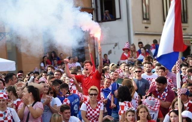 Torcedores croatas lotaram as ruas da capital Zagreb para assistir  final da Copa do Mundo