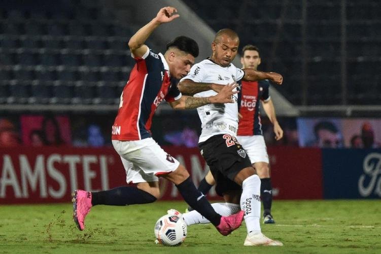 Fotos do jogo entre Cerro Porteo e Atltico no Estdio Nueva Olla Azulgrana, em Assuno, pela quinta rodada do Grupo H da Copa Libertadores 2021
