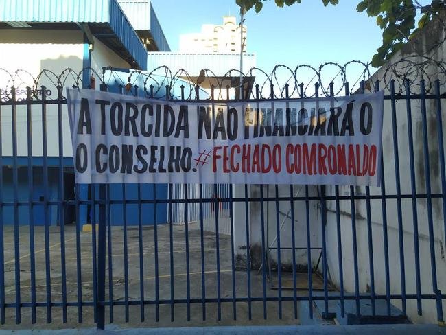 Torcida do Cruzeiro foi em peso ao Parque Esportivo do Barro Preto para fazer presso pela aprovao da venda da SAF a Ronaldo