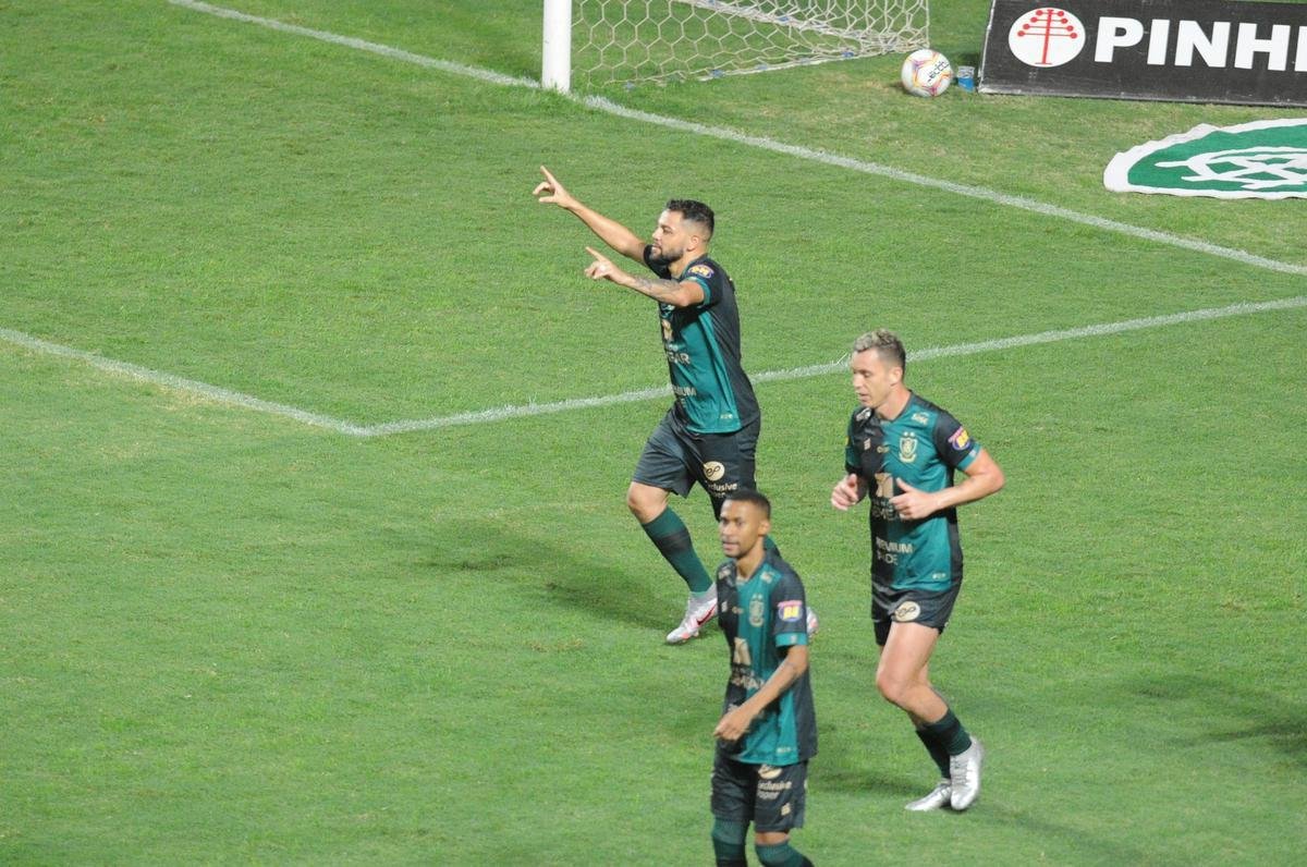 Fotos do jogo entre Amrica e Sampaio Corra, no Independncia, em Belo Horizonte, pela 27 rodada da Srie B do Campeonato Brasileiro