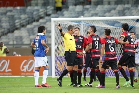 Imagens da partida entre Cruzeiro e Vitria