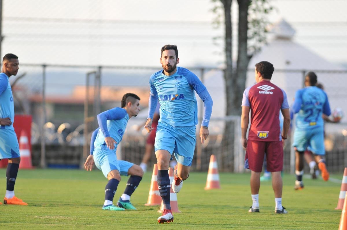 Fotos do treino do Cruzeiro desta segunda-feira, na Toca da Raposa II (Alexandre Guzanshe/EM D.A Press)