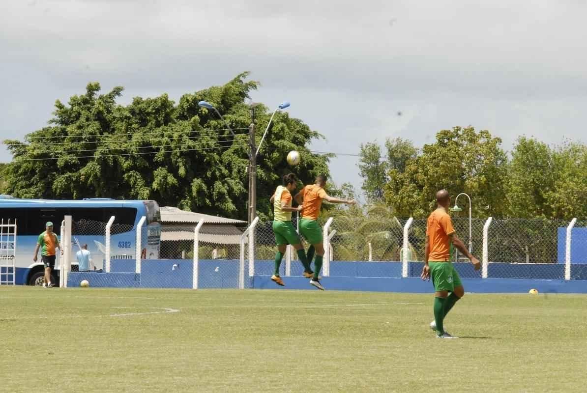 Amrica treina em Macei, no campo do CSA, para enfrentar o Murici-AL, pela Copa do Brasil