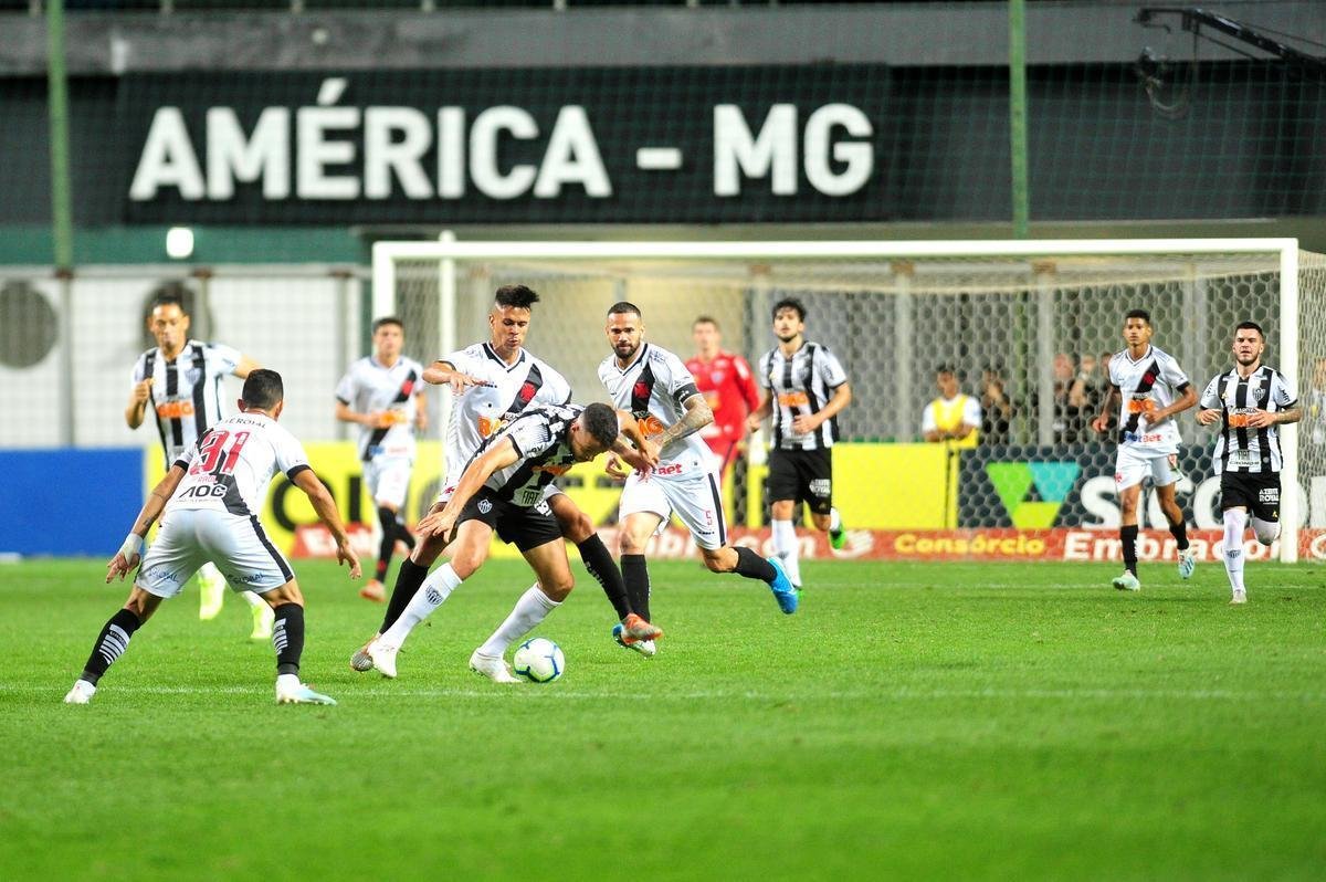 Marcos Jnior virou no final e deu vitria ao Vasco, por 2 a 1, sobre o Atltico