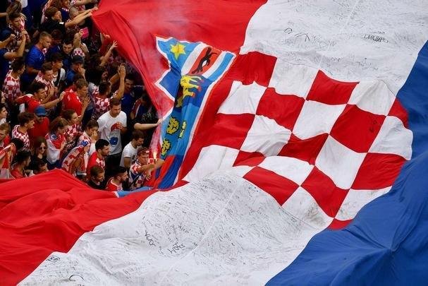 Reaes da torcida croata em Zagreb depois da perda do ttulo da Copa do Mundo para a Frana