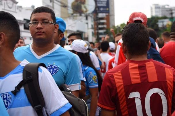 Presença massiva das torcidas na sede alvirrubra, antes da bola rolar para #Náutico e Paysandu.