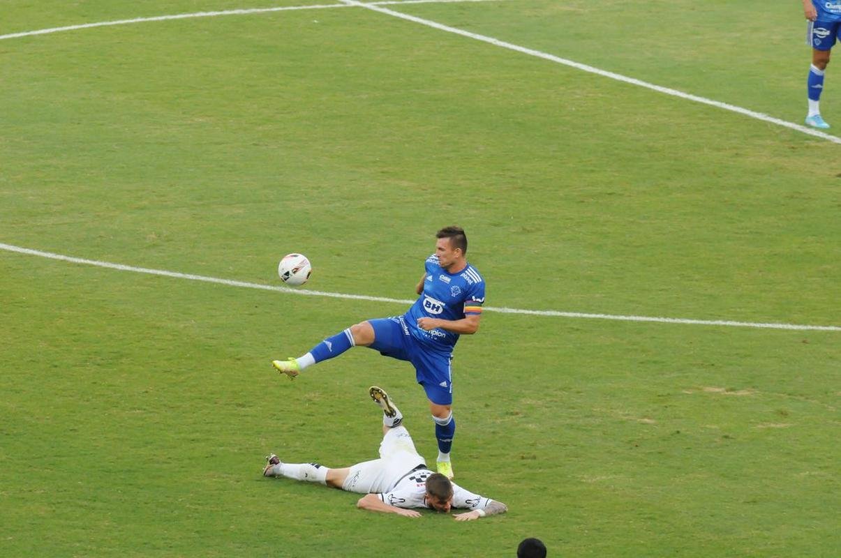 Fotos do jogo entre Cruzeiro e Ponte Preta, no Mineiro, em Belo Horizonte, pela 13 rodada da Srie B do Brasileiro