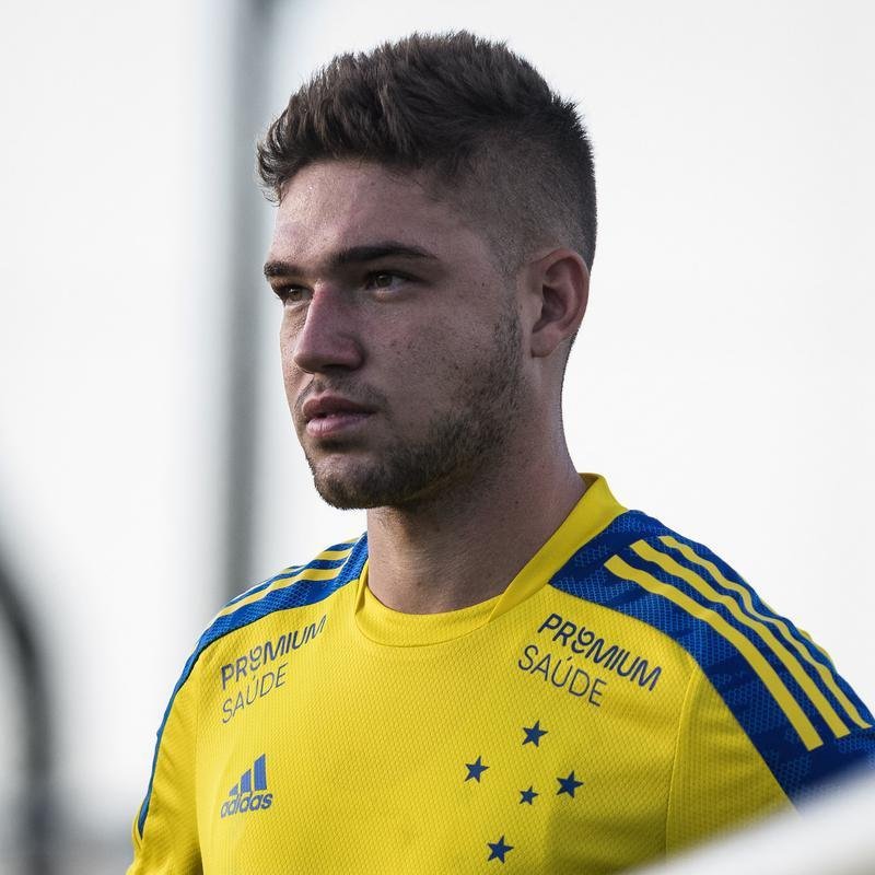 Atacante Guilherme Bissoli realizou primeiro treino com os novos companheiros de Cruzeiro nesta quarta-feira, dia 5 de maio