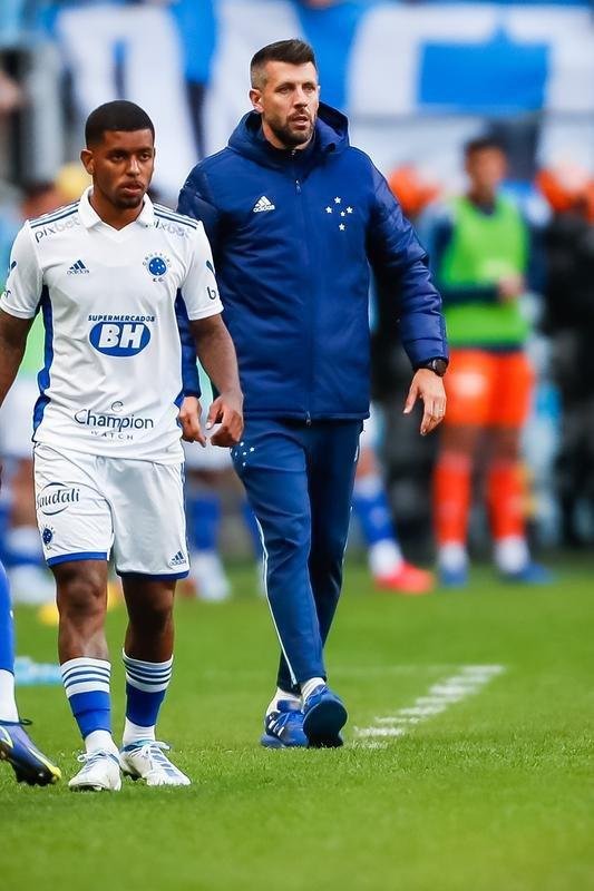 Fotos do jogo entre Grmio e Cruzeiro, na Arena, em Porto Alegre, pela 25 rodada da Srie B