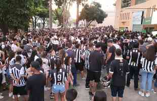 Nesta quinta-feira (2), torcedores do Atltico lotaram os bares de BH para acompanhar Bahia x Galo, jogo adiado da 32 rodada do Campeonato Brasileiro. Na imagem, Arena do Espeto.