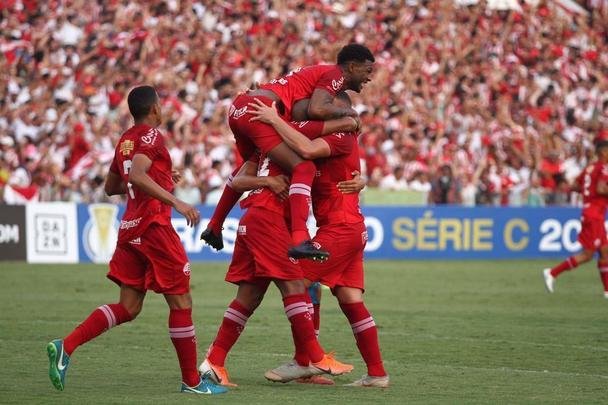Náutico e Sampaio Corrêa iniciaram a decisão da Série C neste domingo