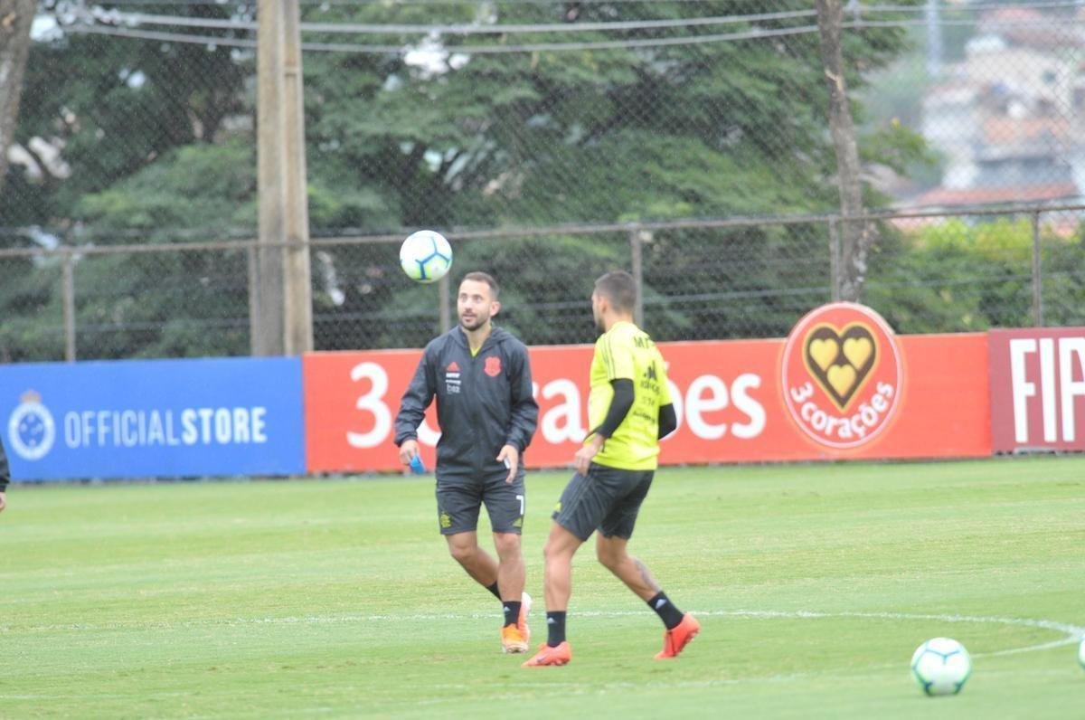 Para treino do Flamengo, Arrascaeta retornou  Toca da Raposa II pela primeira vez aps deixar o Cruzeiro