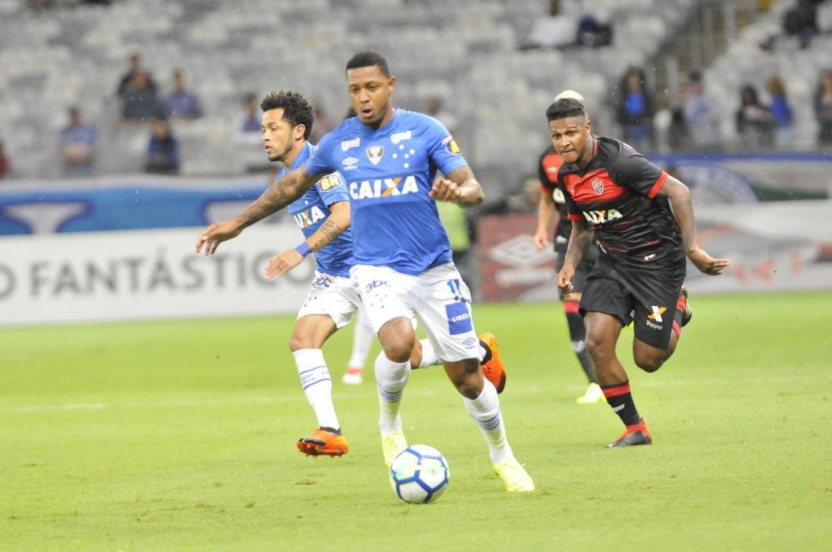 No segundo tempo, Fred marcou duas vezes e ampliou vantagem do Cruzeiro para 3 a 0