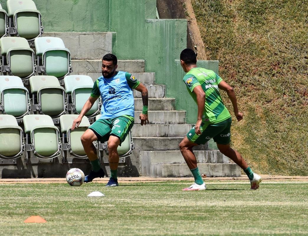 Dos dias 26 a 28 de janeiro, o Amrica realizou atividades totalmente voltadas ao confronto contra o Ava, pela 38 rodada da Srie B do Campeonato Brasileiro. Nesta sexta-feira (29), s 21h30, Coelho e Leo da Ilha se enfrentam no Independncia, em Belo Horizonte. A partida pode selar um indito tricampeonato do Amrica, que se isolaria como maior vencedor da competio. Alm disso, o elenco almeja a conquista para coroar uma temporada histrica, em que o clube foi semifinalista da Copa do Brasil.