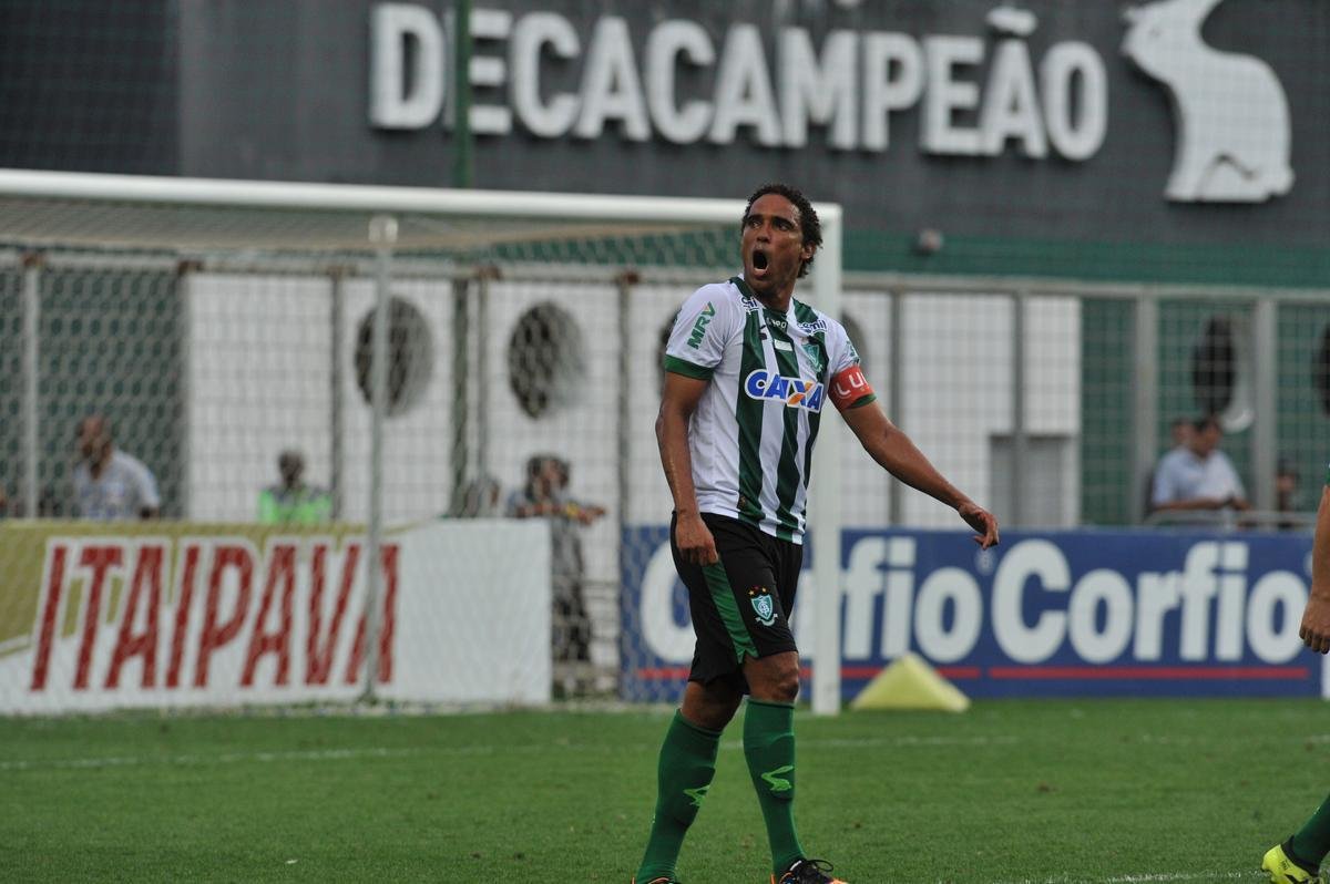 Zagueiro americano Rafael Lima marcou o gol do ttulo sobre o CRB e emocionou o Independncia