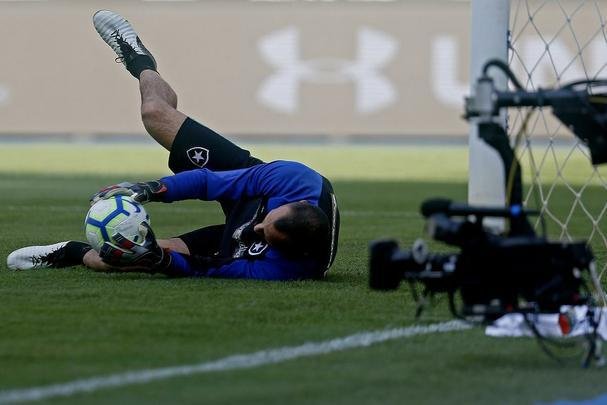 Fotos da vitória do Botafogo sobre o Atlético, por 2 a 1, no Engenhão, pela 18ª rodada do Brasileiro