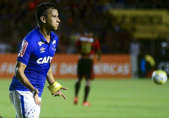 Imagens do jogo entre Sport e Cruzeiro na Ilha do Retiro