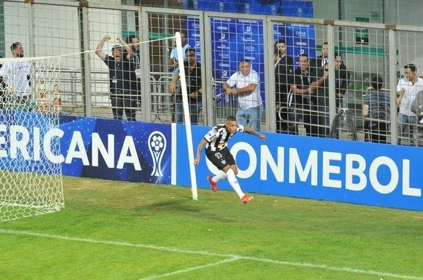 No segundo tempo, Atltico pressionou o Unin La Calera e chegou ao gol com Alerrandro: 1 a 0