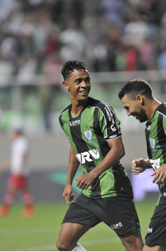 Felipe Amorim (atacante) - contratado em 2015, fez 40 partidas e marcou sete gols no ano. No continuou na equipe em 2016, pois foi contratado pelo Fluminense. Sem empolgar nas Laranjeiras, o jogador acabou emprestado a Coritiba, em 2016, e novamente ao Amrica, em 2017. A segunda passagem pelo Coelho teve nmeros mais discretos: 23 jogos e nenhum gol assinalado.