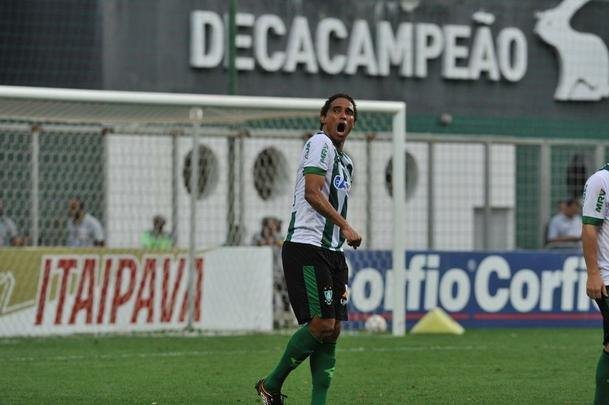 Zagueiro americano Rafael Lima marcou o gol do ttulo sobre o CRB e emocionou o Independncia