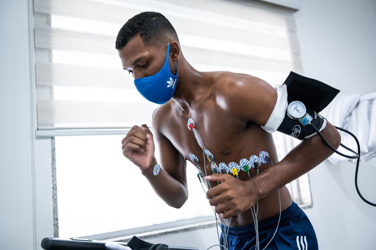 Jogadores do Cruzeiro passaram por exames de pré-temporada nesta quarta (27/01)