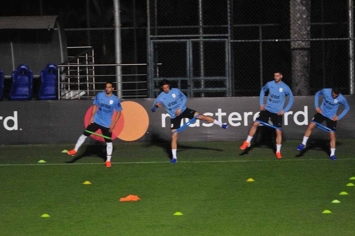 Imagens do primeiro treino da Seleo Uruguaia no Sesc Venda Nova, em Belo Horizonte