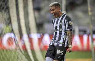 Fotos do gol de placa de Zaracho sobre o River Plate no Mineiro