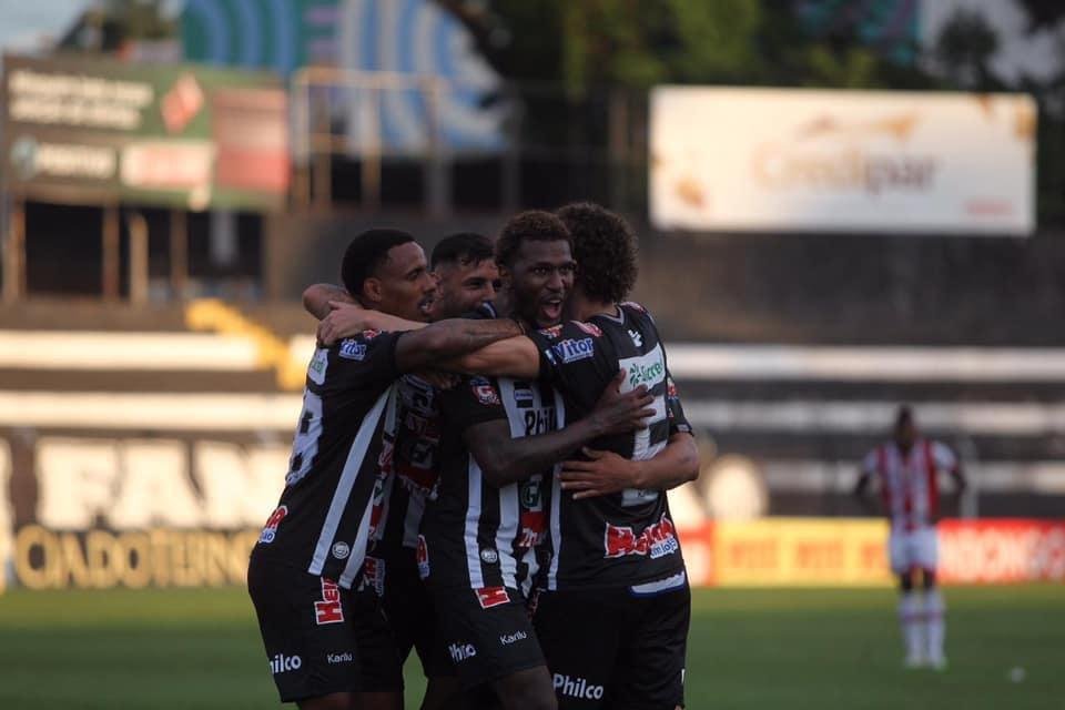 O Operário é o 15º melhor mandante da Série B, com 52,78% de aproveitamento. Em 12 jogos, venceu cinco, empatou quatro e perdeu três, com 16 gols marcados e 10 sofridos. Em 12º lugar (32), o time paranaense somou 19 dos 36 pontos disputados em casa.