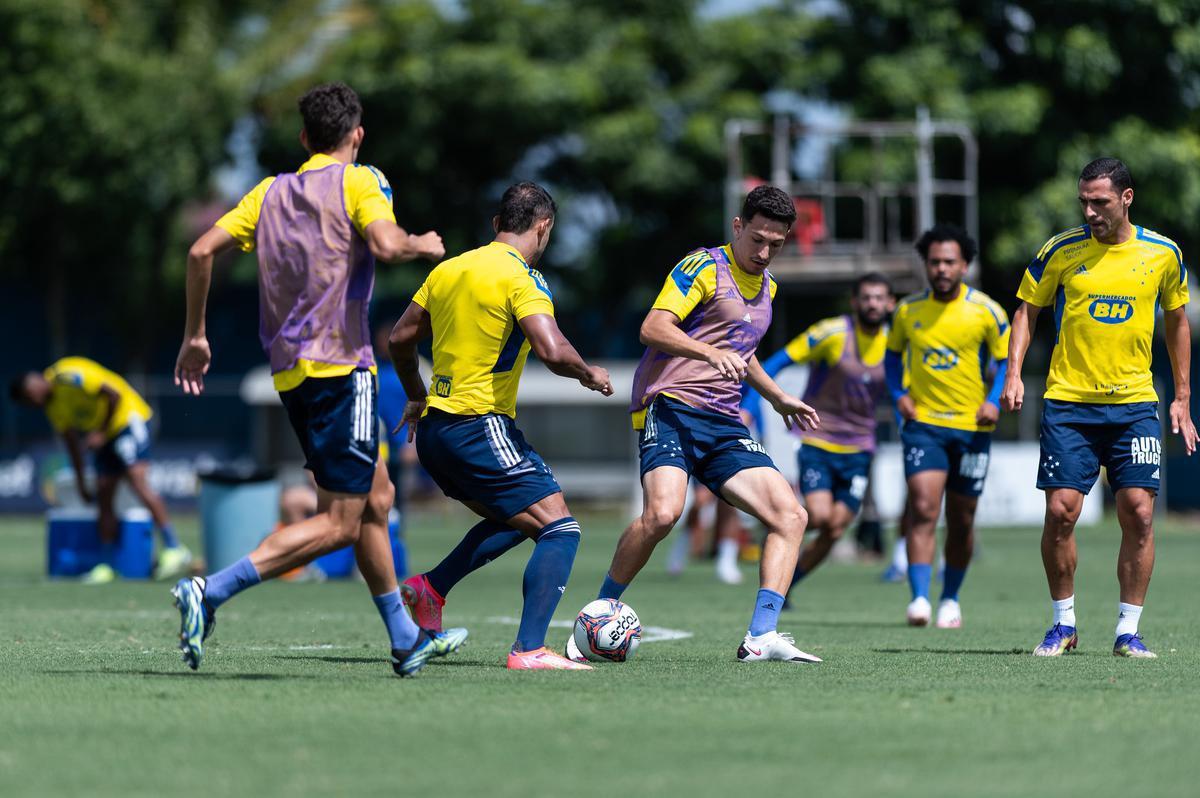 Imagens do último treino do Cruzeiro antes do jogo contra o Coimbra, pelo Campeonato Mineiro