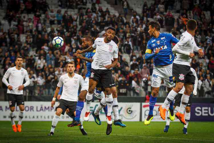 Análise: Estratégia do Corinthians não funciona, mas empate com