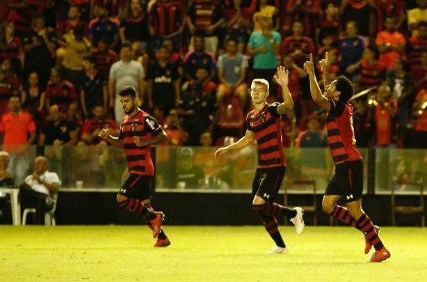 Na estreia da Série B, não poderia faltar gol de Brocador