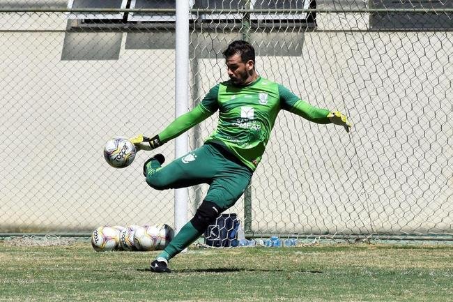 Dos dias 26 a 28 de janeiro, o Amrica realizou atividades totalmente voltadas ao confronto contra o Ava, pela 38 rodada da Srie B do Campeonato Brasileiro. Nesta sexta-feira (29), s 21h30, Coelho e Leo da Ilha se enfrentam no Independncia, em Belo Horizonte. A partida pode selar um indito tricampeonato do Amrica, que se isolaria como maior vencedor da competio. Alm disso, o elenco almeja a conquista para coroar uma temporada histrica, em que o clube foi semifinalista da Copa do Brasil.