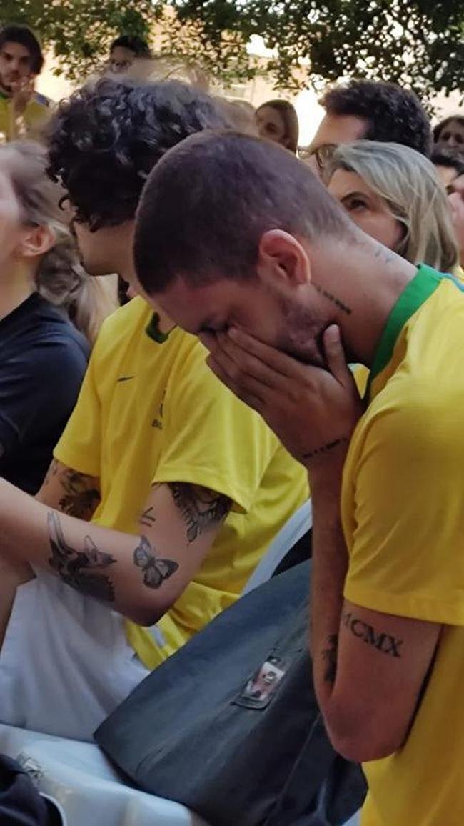 Tristeza da torcida com a elimina��o do Brasil na Copa