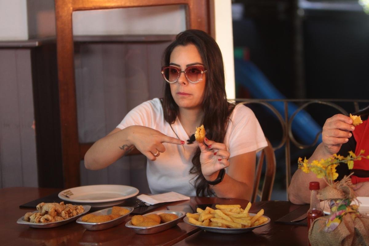 Na primeira vez de Larissa Riquelme em Belo Horizonte, levamos a modelo e apresentadora paraguaia para um verdadeiro banquete de pratos tpicos da culinria mineira. E ela adorou!