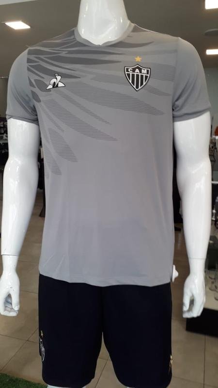 Imagens da nova camisa do Atlético na loja do clube, em Lourdes