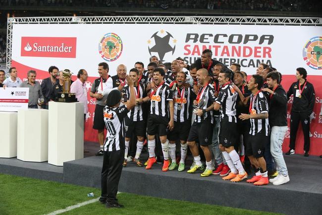 Ronaldinho pode ter feito, contra o Lans, na despedida da Recopa, o seu ltimo jogo pelo Atltico