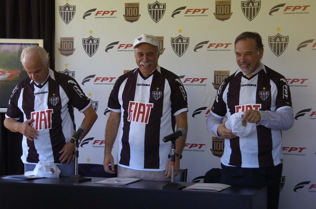 2008 - Uniforme produzido pela Diadora