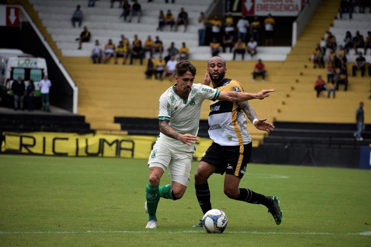 Cricima e Amrica se enfrentaram no Heriberto Hlse, pela terceira rodada da Srie B