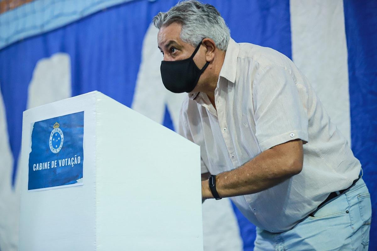 Eleies para a Mesa Diretora do Conselho Deliberativo e para o Conselho Fiscal do Cruzeiro, no Parque Esportivo do Barro Preto, em Belo Horizonte