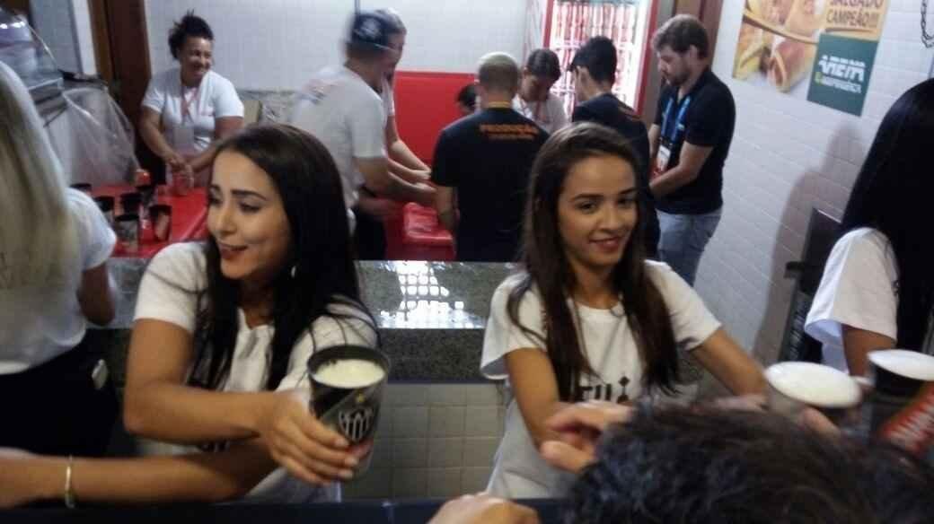 Atltico promoveu ao para distribuir cerveja aos torcedores no Independncia